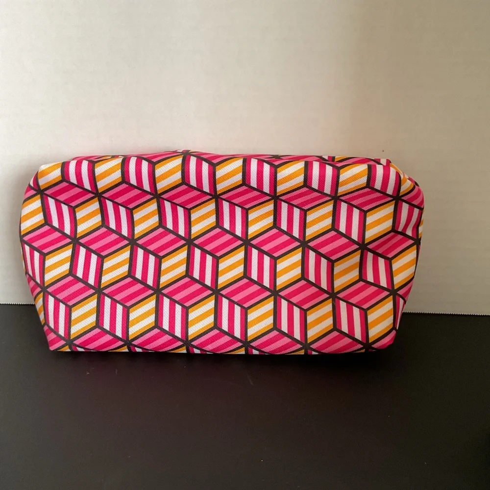 NEW Clinique Bundle - Cosmetic Bag, Lipstick and 2 Cleansers
